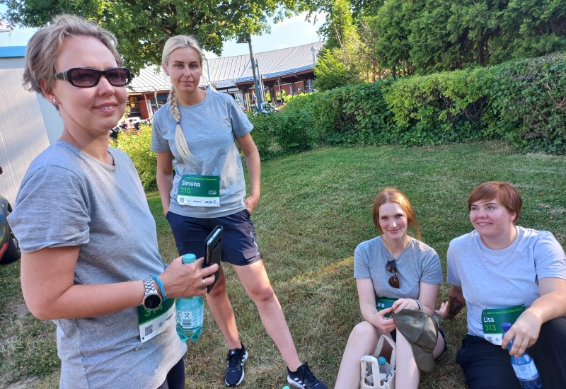Kolleginnen vor dem Lauf