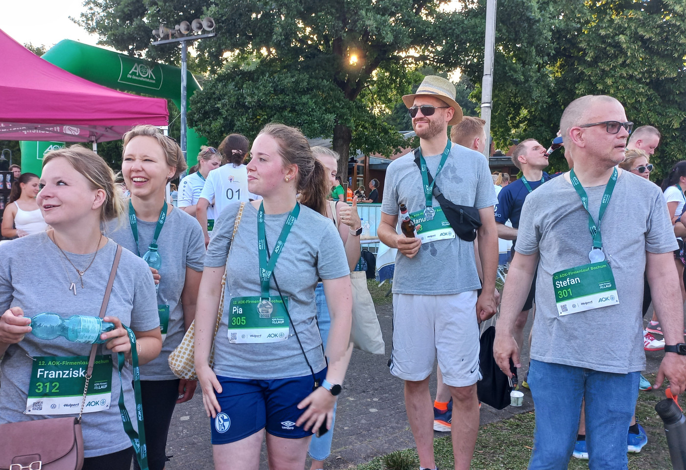 Kollegen-Suche nach dem Zieleinlauf