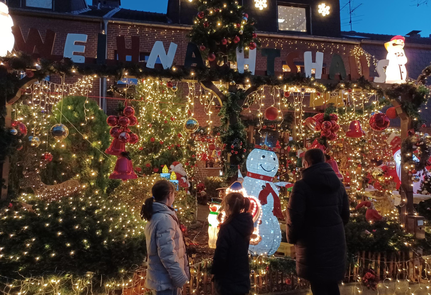 gro&szlig;es Staunen vor den Lichtern